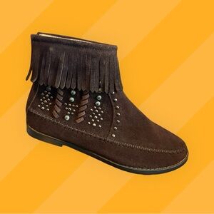 Montana West Black and Cream Interior. Sz 8